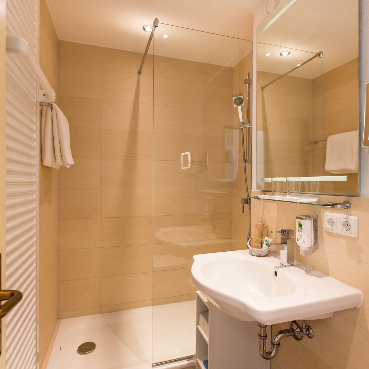 doppelzimmer-standard-1